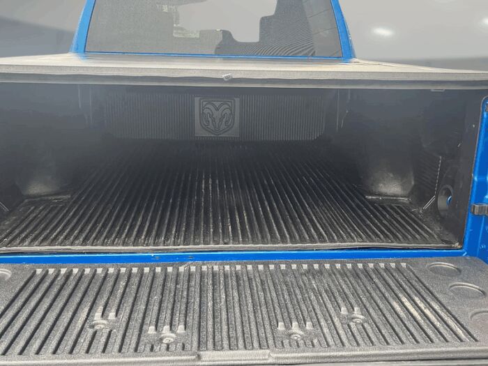 RAM 1500 Classic Express cabine d'équipe 4x4 caisse de 5 pi 7 po – Image 7