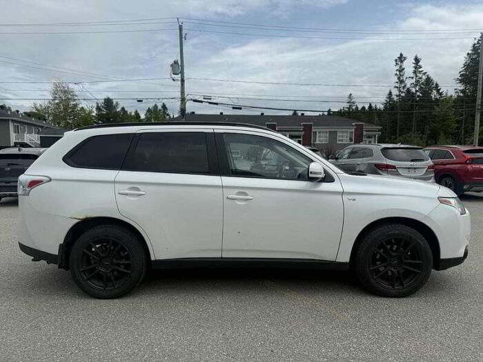 Mitsubishi Outlander 4 portes SE, Traction intégrale – Image 7