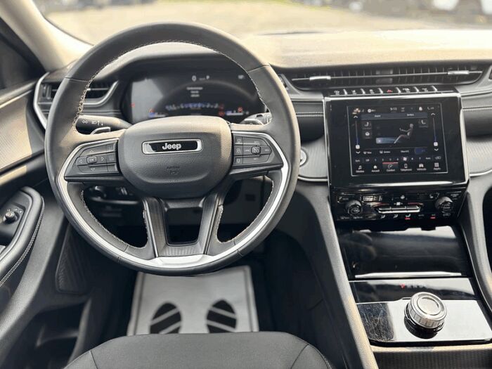 Jeep Grand Cherokee L Laredo 4x4 – Image 17