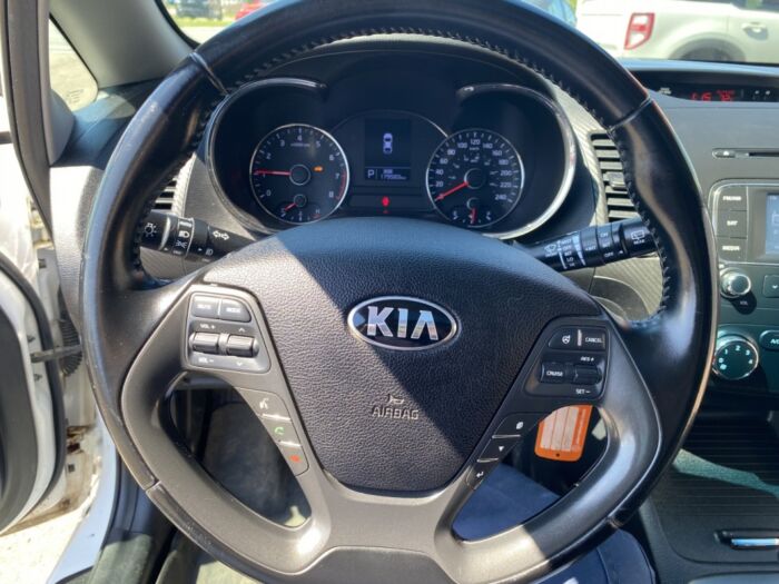 KIA Forte5 EX – Image 13