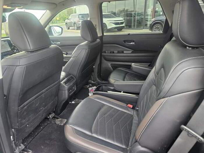 Nissan Pathfinder PLATINUM , SIEGES CAPITAINE, 6000LBS DE CHARGE – Image 11