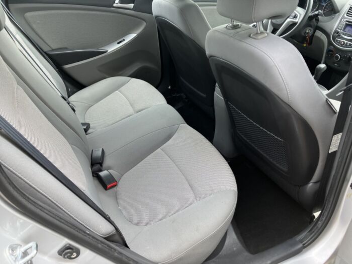 Hyundai Accent GL – Image 13