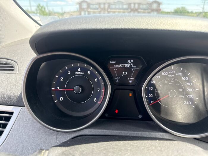 Hyundai Elantra GL – Image 11