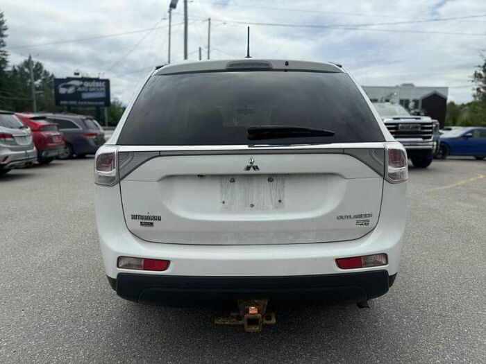 Mitsubishi Outlander 4 portes SE, Traction intégrale – Image 5