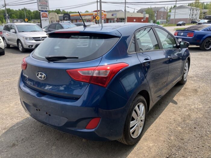 Hyundai Elantra GT GL – Image 6