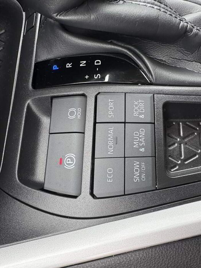 Toyota RAV4 LE AWD – Image 14