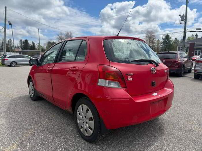 Toyota Yaris Hayon 5 portes, boîte automatique, LE – Image 4
