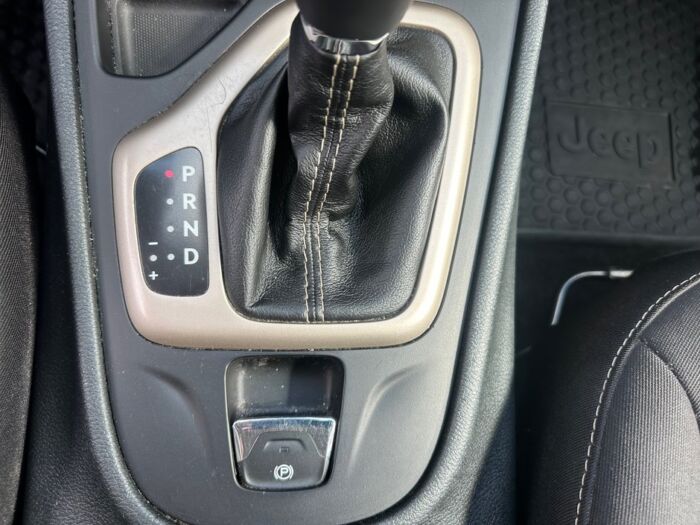 Jeep Cherokee SPORT – Image 13