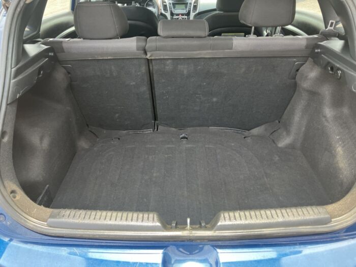 Hyundai Elantra GT GL – Image 10