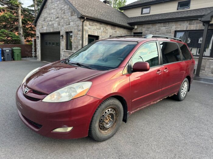 Toyota Sienna LE – Image 3