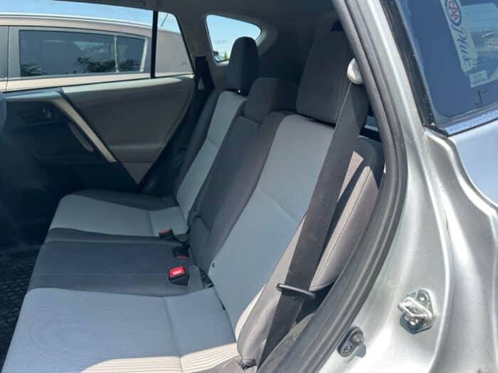 Toyota RAV4 LE - Image 7