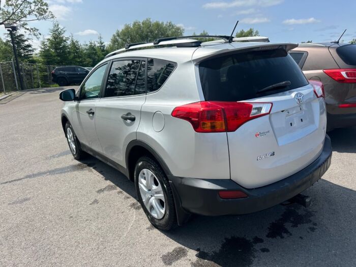Toyota RAV4 LE - Image 5