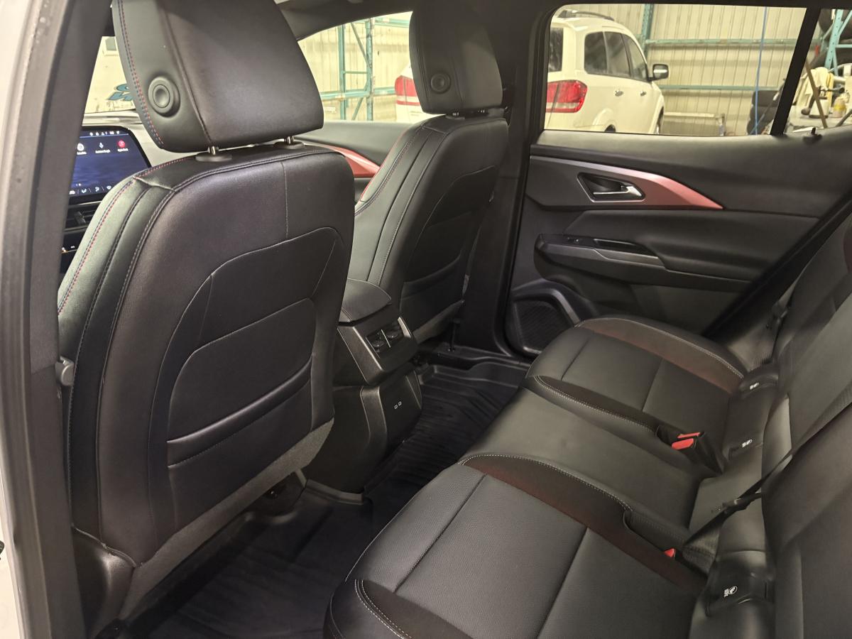 Chevrolet Equinox EV 2025 RS BLUETOOTH CAMÉRAS 360 SIÈGES AVANT ET VOLANT CHAUFFANT BAS KILOMÉTRAGE – Image 12