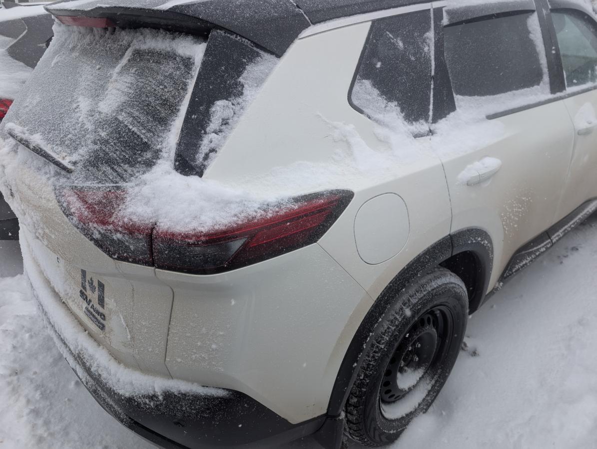 Nissan Rogue 2023 SV Édition minuit TI BLUETOOTH TOIT SIMILI CUIR CAMÉRAS 360 SIÈGES AVANT,ARRIÈRE ET VOLANT CHAUFFANT – Image 14