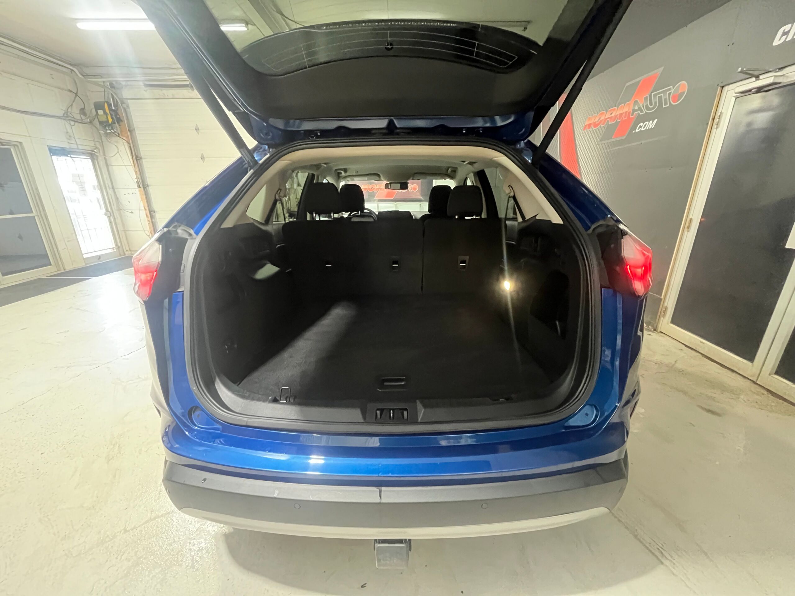 2022 Ford Edge SEL – Image 8