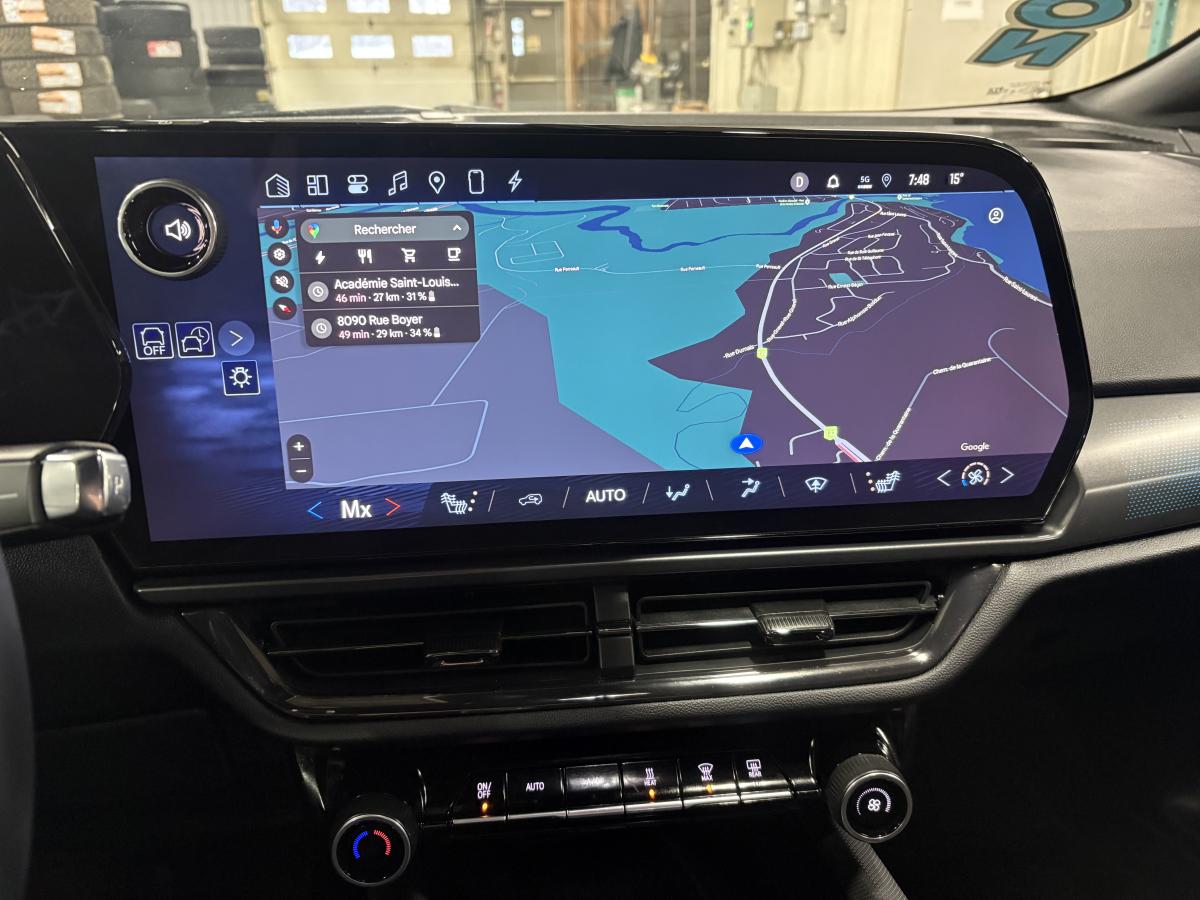 Chevrolet Equinox EV 2025 RS BLUETOOTH CAMÉRAS 360 SIÈGES AVANT ET VOLANT CHAUFFANT BAS KILOMÉTRAGE – Image 24