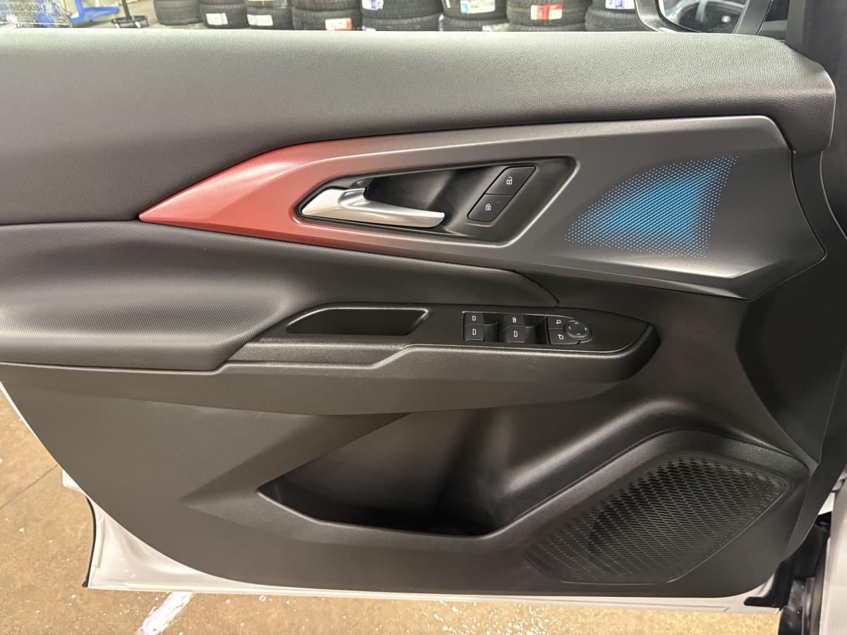 Chevrolet Equinox EV 2025 RS BLUETOOTH CAMÉRAS 360 SIÈGES AVANT ET VOLANT CHAUFFANT BAS KILOMÉTRAGE – Image 29