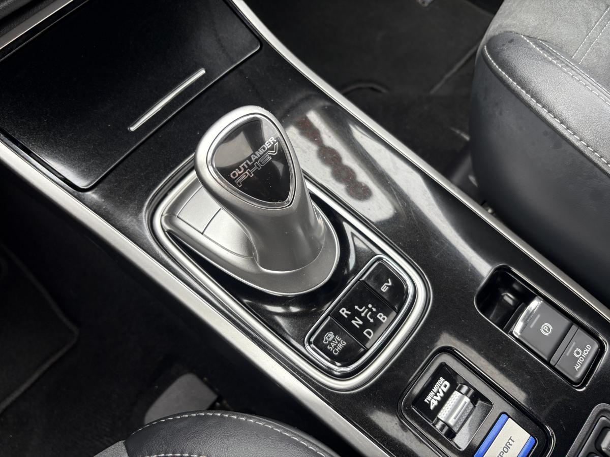 Mitsubishi Outlander PHEV 2022 LE S-AWC/TOIT/SIEGE CHAUFFANT/VOLANT CHAUFFANT/UN PROPRIETAIRE – Image 29