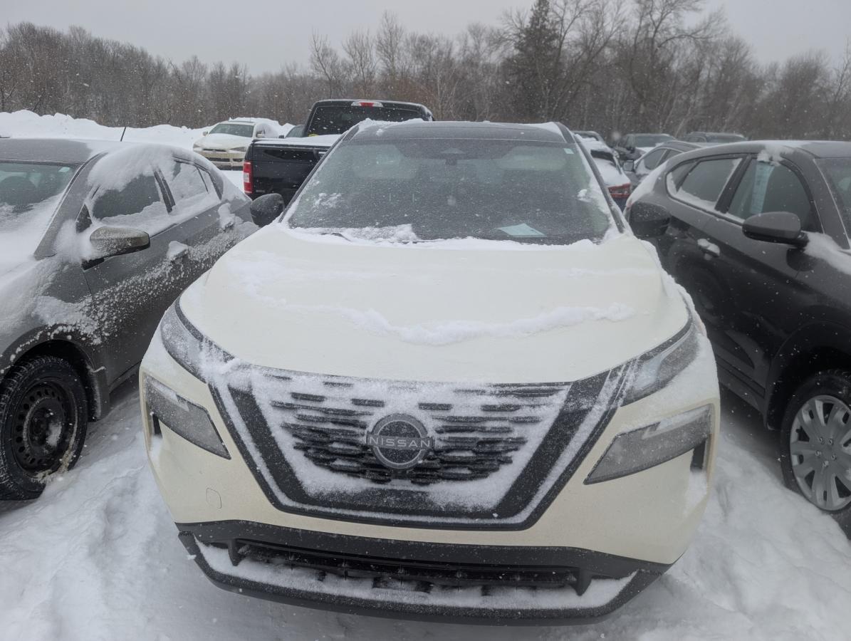 Nissan Rogue 2023 SV Édition minuit TI BLUETOOTH TOIT SIMILI CUIR CAMÉRAS 360 SIÈGES AVANT,ARRIÈRE ET VOLANT CHAUFFANT – Image 3