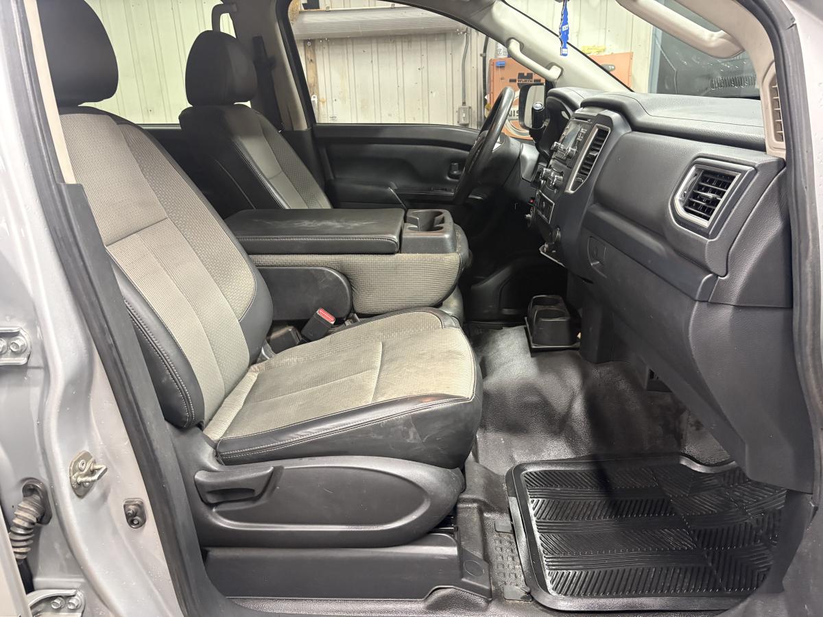 Nissan Titan 2016 XD S CREW CAB – Image 31