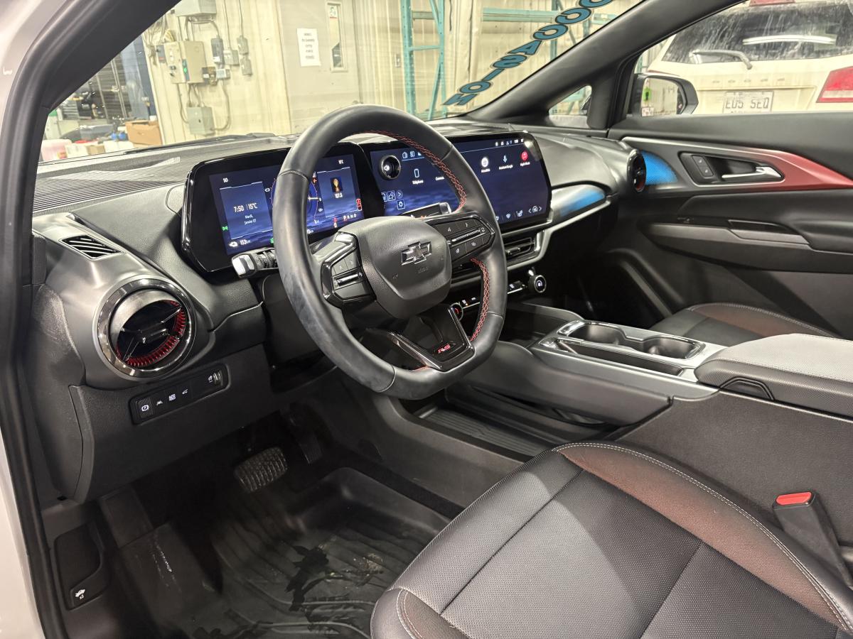 Chevrolet Equinox EV 2025 RS BLUETOOTH CAMÉRAS 360 SIÈGES AVANT ET VOLANT CHAUFFANT BAS KILOMÉTRAGE – Image 31