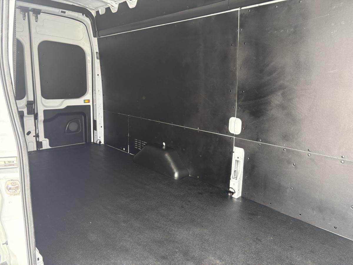Ford Transit Cargo Van T-250 EL AWD toit sur?lev? 148 po PNBV de 9 070 lb BLUETOOTH SI?GES EN VINYLE CAM?RA 2024 – Image 33