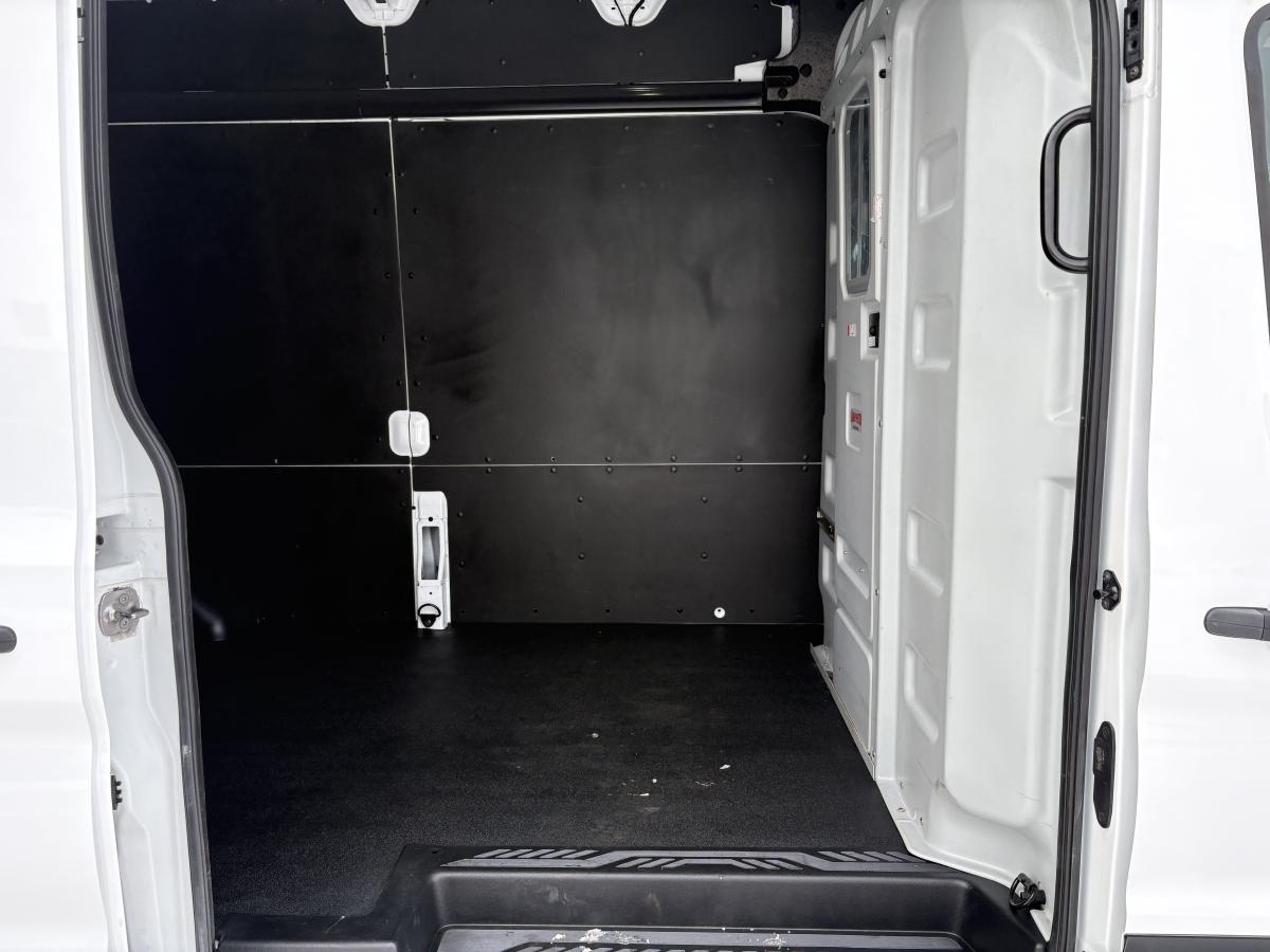 Ford Transit Cargo Van T-250 EL AWD toit sur?lev? 148 po PNBV de 9 070 lb BLUETOOTH SI?GES EN VINYLE CAM?RA 2024 – Image 34