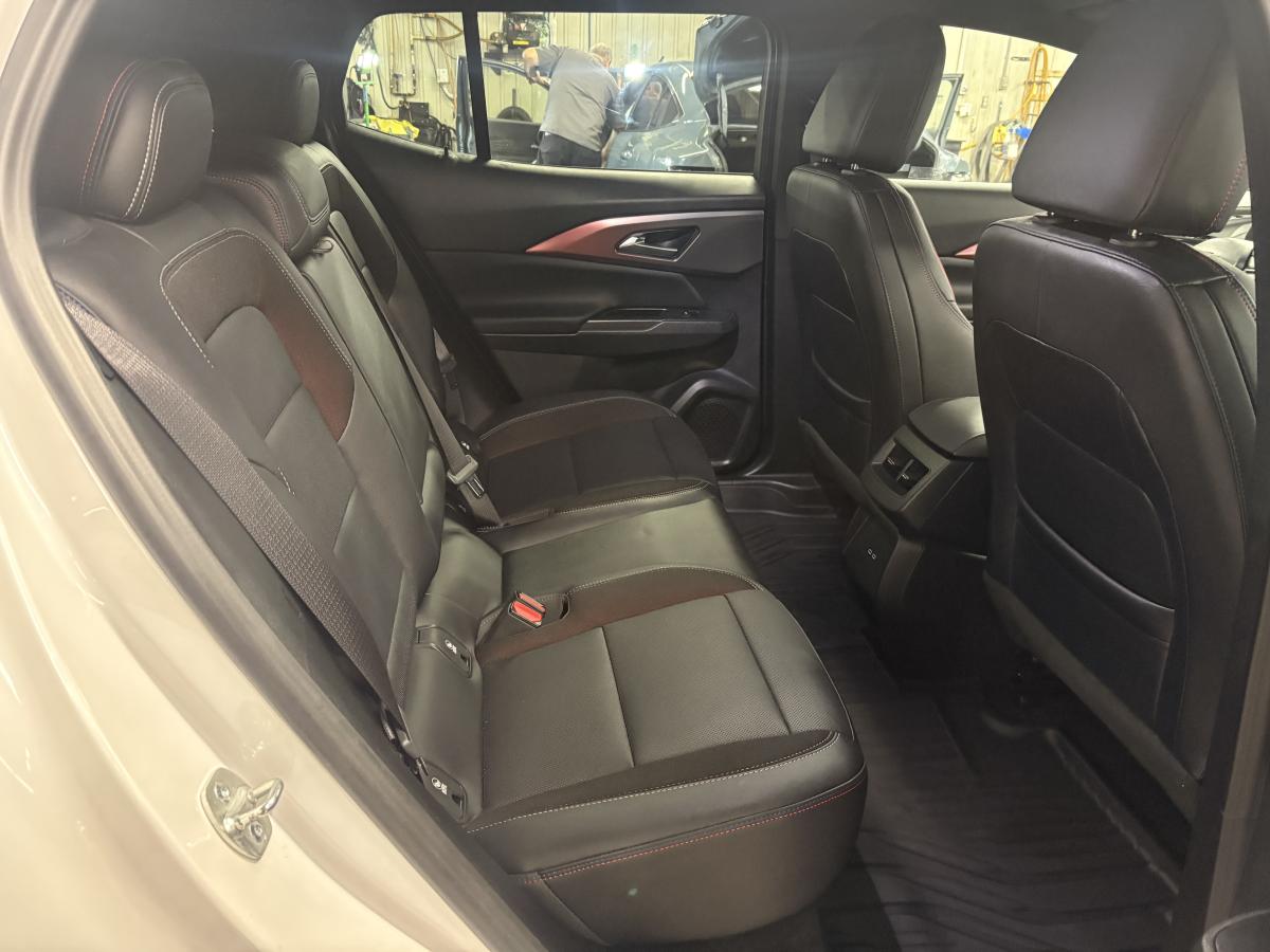 Chevrolet Equinox EV 2025 RS BLUETOOTH CAMÉRAS 360 SIÈGES AVANT ET VOLANT CHAUFFANT BAS KILOMÉTRAGE – Image 35