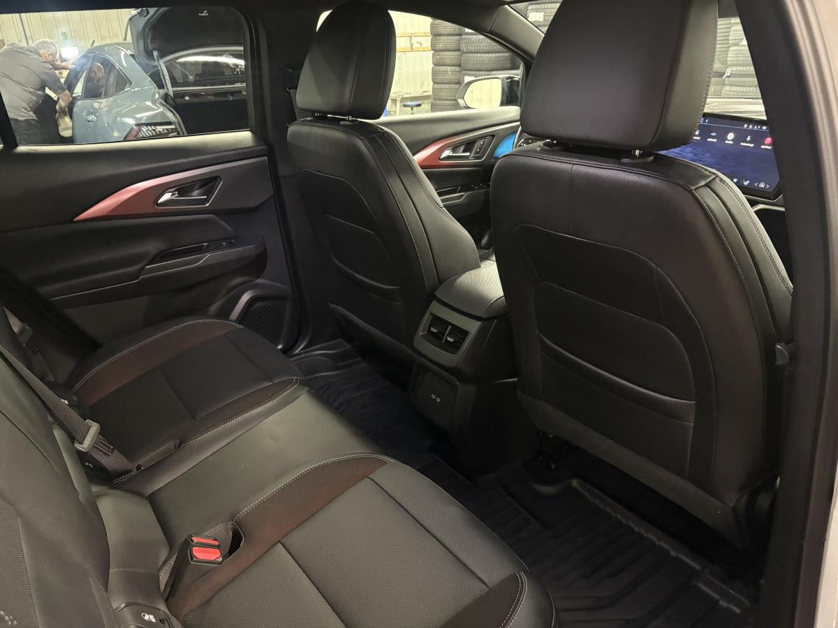 Chevrolet Equinox EV 2025 RS BLUETOOTH CAMÉRAS 360 SIÈGES AVANT ET VOLANT CHAUFFANT BAS KILOMÉTRAGE – Image 36