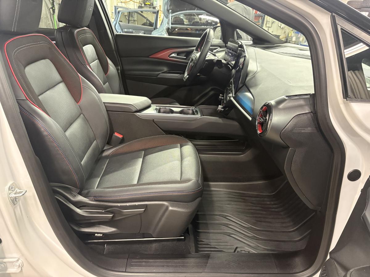 Chevrolet Equinox EV 2025 RS BLUETOOTH CAMÉRAS 360 SIÈGES AVANT ET VOLANT CHAUFFANT BAS KILOMÉTRAGE – Image 39