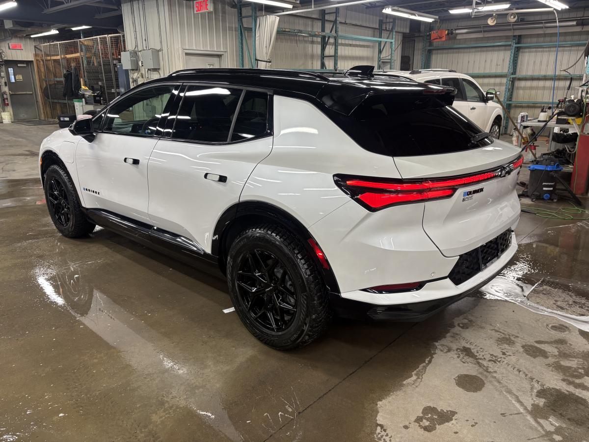 Chevrolet Equinox EV 2025 RS BLUETOOTH CAMÉRAS 360 SIÈGES AVANT ET VOLANT CHAUFFANT BAS KILOMÉTRAGE – Image 4