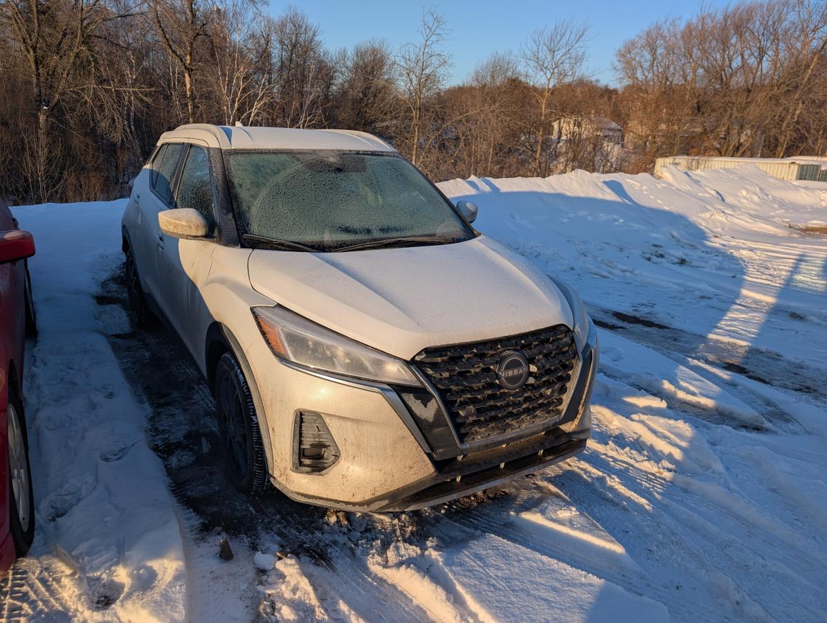 Nissan Kicks SV BLUETOOTH CAM?RA SI?GES AVANT ET VOLANT CHAUFFANT BAS KILOM?TRAGE 2023 – Image 5