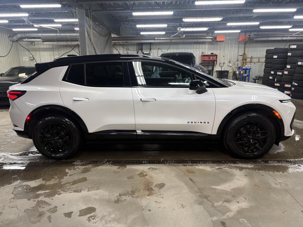 Chevrolet Equinox EV 2025 RS BLUETOOTH CAMÉRAS 360 SIÈGES AVANT ET VOLANT CHAUFFANT BAS KILOMÉTRAGE – Image 7