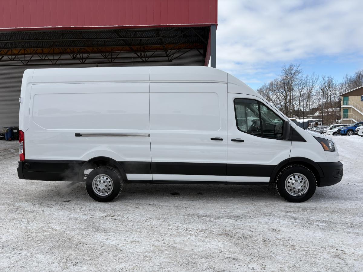 Ford Transit Cargo Van T-250 EL AWD toit sur?lev? 148 po PNBV de 9 070 lb BLUETOOTH SI?GES EN VINYLE CAM?RA 2024 – Image 7