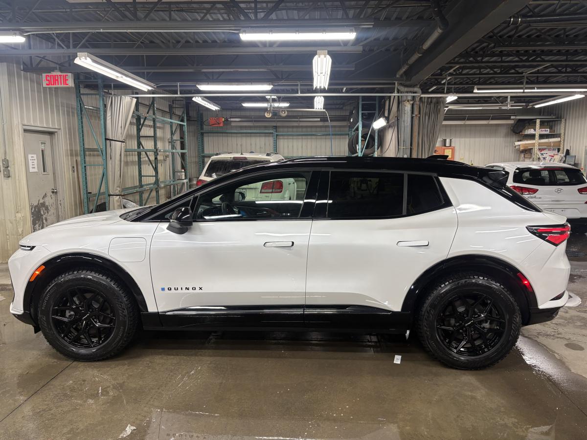 Chevrolet Equinox EV 2025 RS BLUETOOTH CAMÉRAS 360 SIÈGES AVANT ET VOLANT CHAUFFANT BAS KILOMÉTRAGE – Image 8