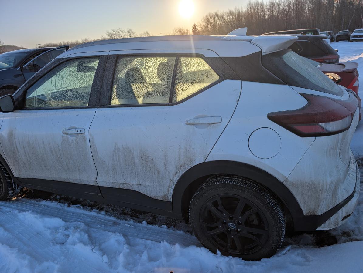 Nissan Kicks SV BLUETOOTH CAM?RA SI?GES AVANT ET VOLANT CHAUFFANT BAS KILOM?TRAGE 2023 – Image 9