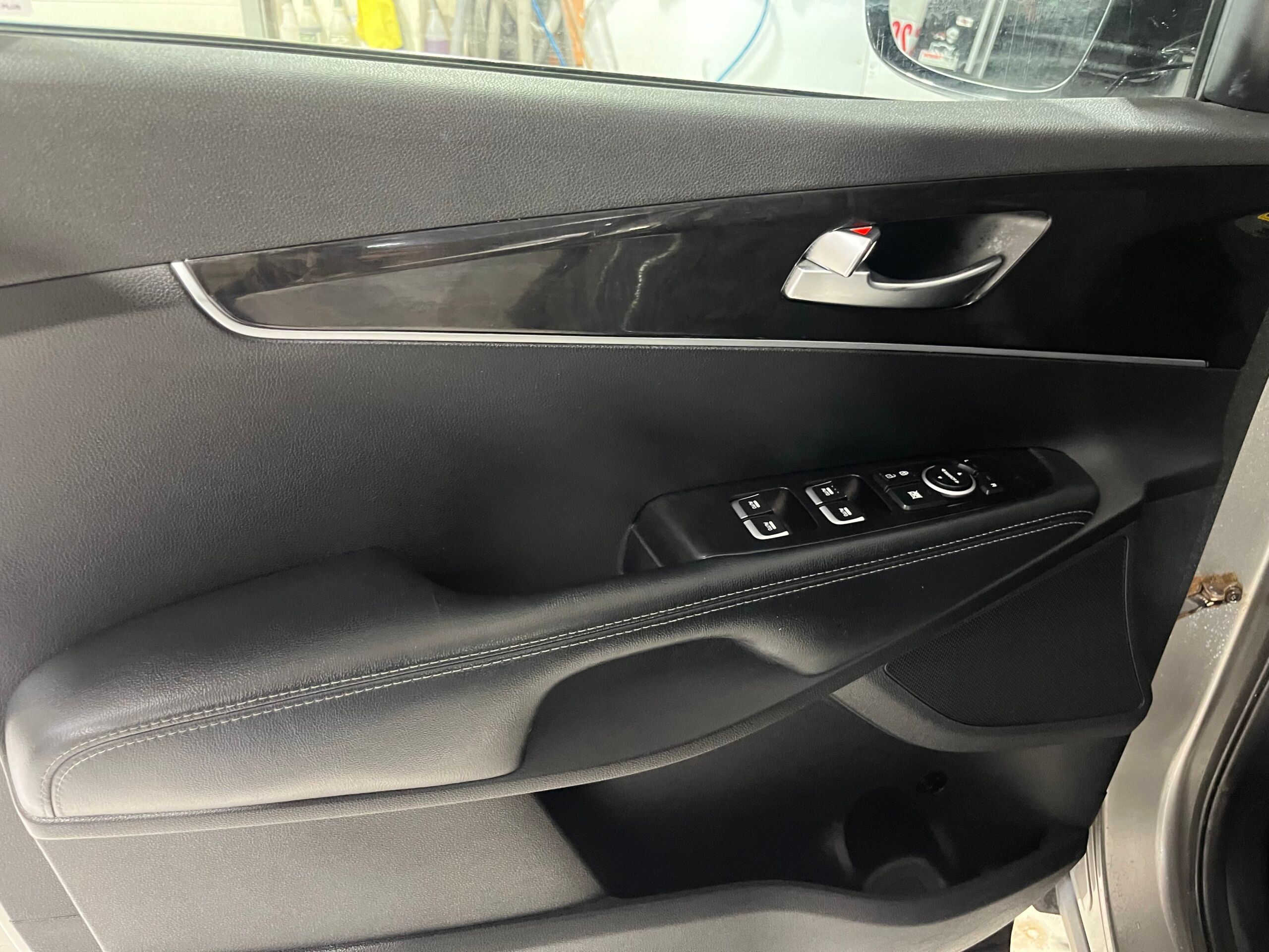 2017 Kia Sorento – Image 9