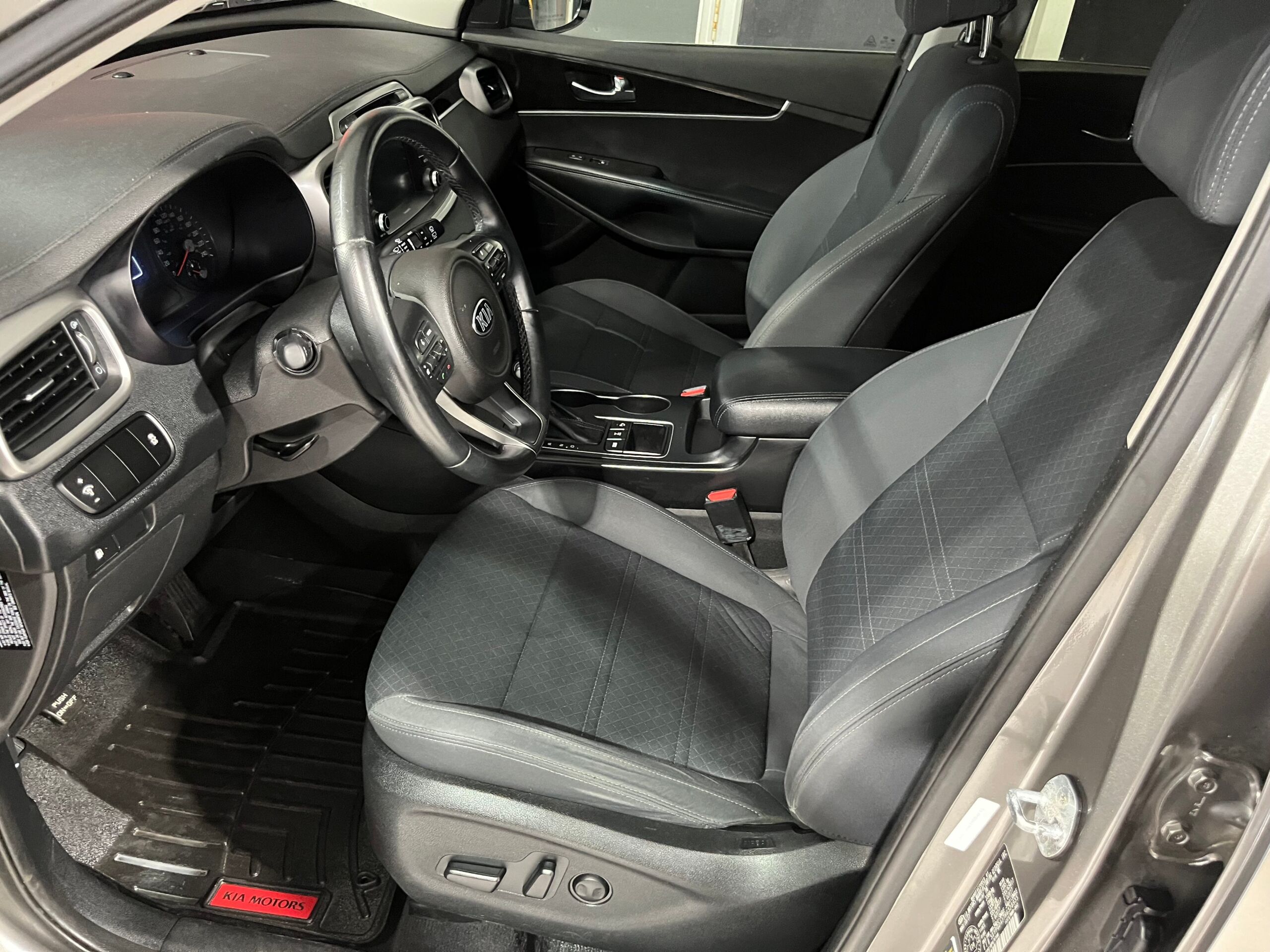 2017 Kia Sorento – Image 10