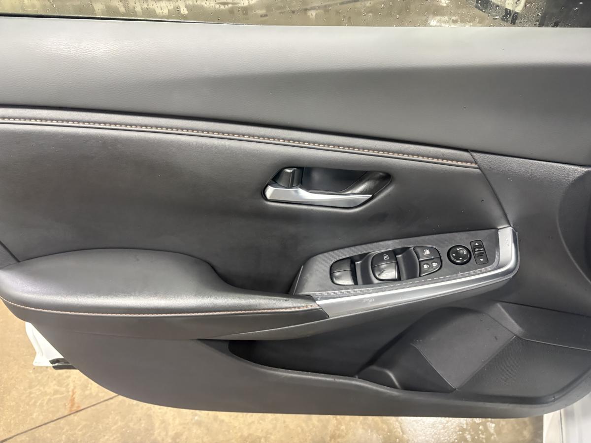 Nissan Sentra 2023 SR Édition minuit BLUETOOTH SIÈGES AVANT ET VOLANT CHAUFFANT TOIT – Image 29