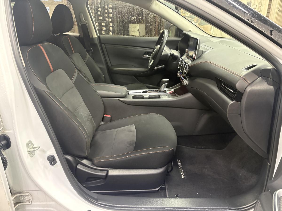 Nissan Sentra 2023 SR Édition minuit BLUETOOTH SIÈGES AVANT ET VOLANT CHAUFFANT TOIT – Image 38