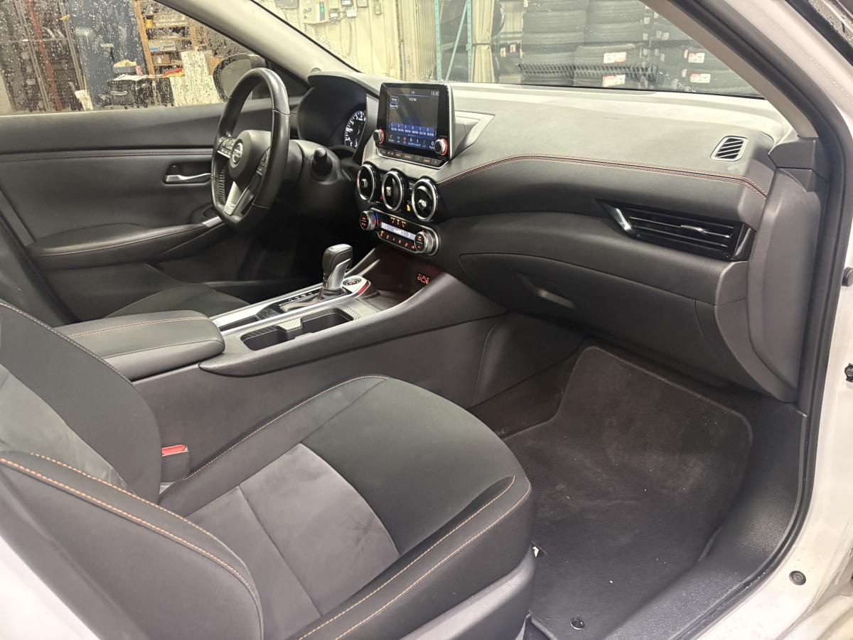 Nissan Sentra 2023 SR Édition minuit BLUETOOTH SIÈGES AVANT ET VOLANT CHAUFFANT TOIT – Image 39