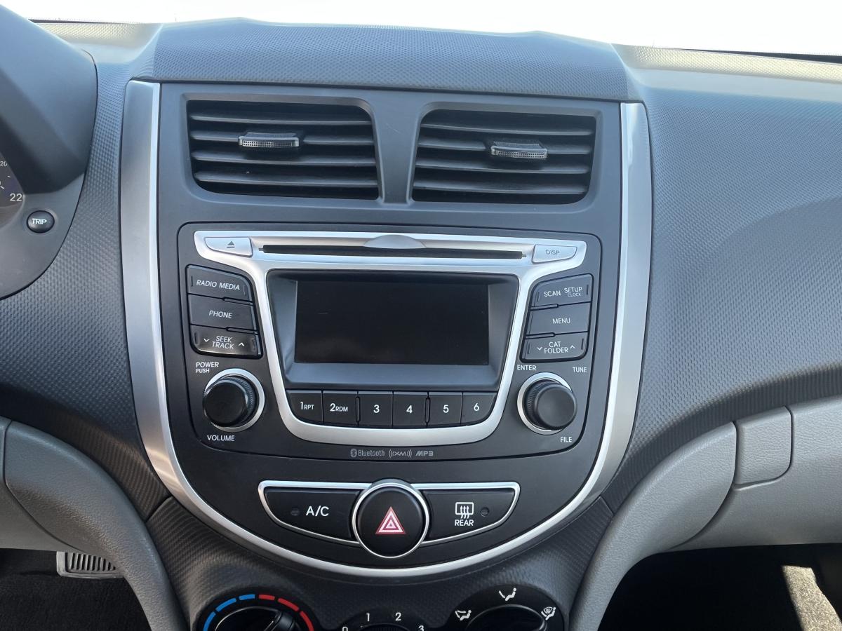 Hyundai Accent 2014 Berline 4 portes, boîte automatique, GL – Image 15