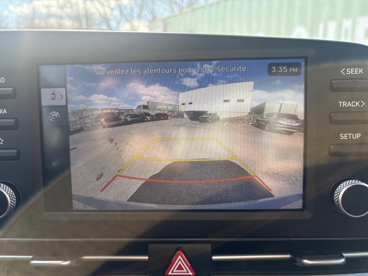 Hyundai Elantra 2024 Preferred BLUETOOTH CAMÉRA BAS KILOMÉTRAGE SIÈGES CHAUFFANT AVANT ET VOLANT CHAUFFANT – Image 16
