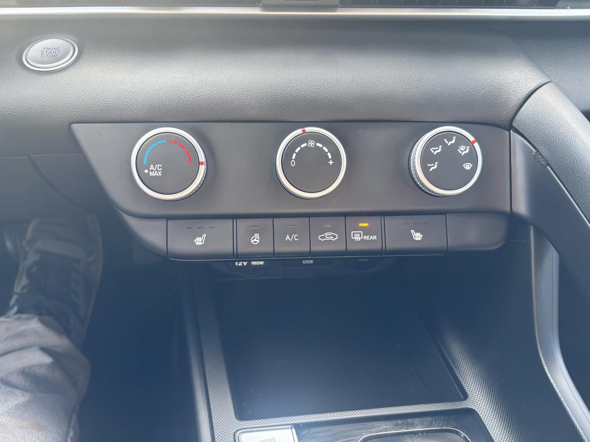 Hyundai Elantra 2024 Preferred BLUETOOTH CAMÉRA BAS KILOMÉTRAGE SIÈGES CHAUFFANT AVANT ET VOLANT CHAUFFANT – Image 18
