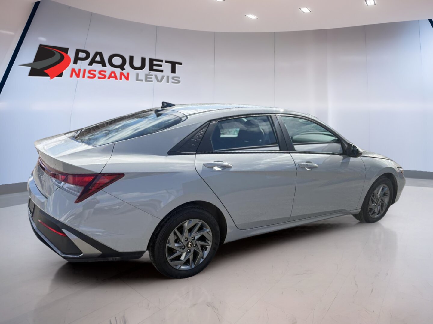 Hyundai Elantra 2024 Preferred BLUETOOTH CAMÉRA BAS KILOMÉTRAGE SIÈGES CHAUFFANT AVANT ET VOLANT CHAUFFANT – Image 2