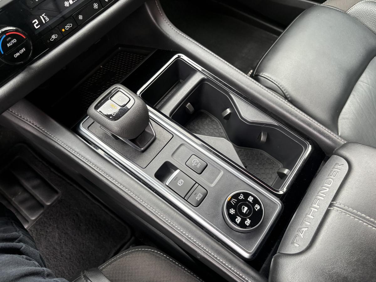 Nissan Pathfinder 2023 SL 4RM BLUETOOTH CUIR TOIT CAMÉRAS 360 GPS SIÈGES ET VOLANT CHAUFFANT 8 PASSAGERS – Image 28