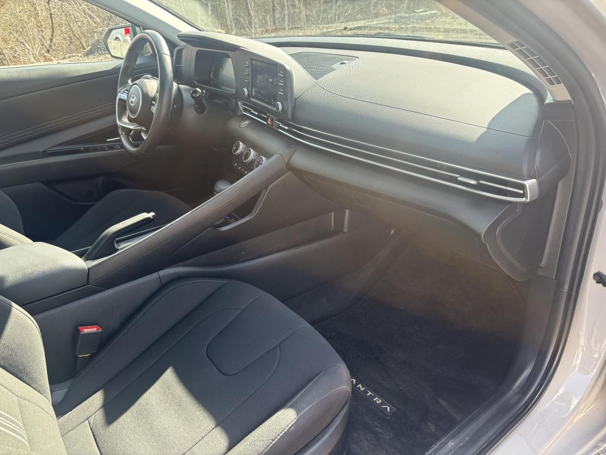 Hyundai Elantra 2024 Preferred BLUETOOTH CAMÉRA BAS KILOMÉTRAGE SIÈGES CHAUFFANT AVANT ET VOLANT CHAUFFANT – Image 33