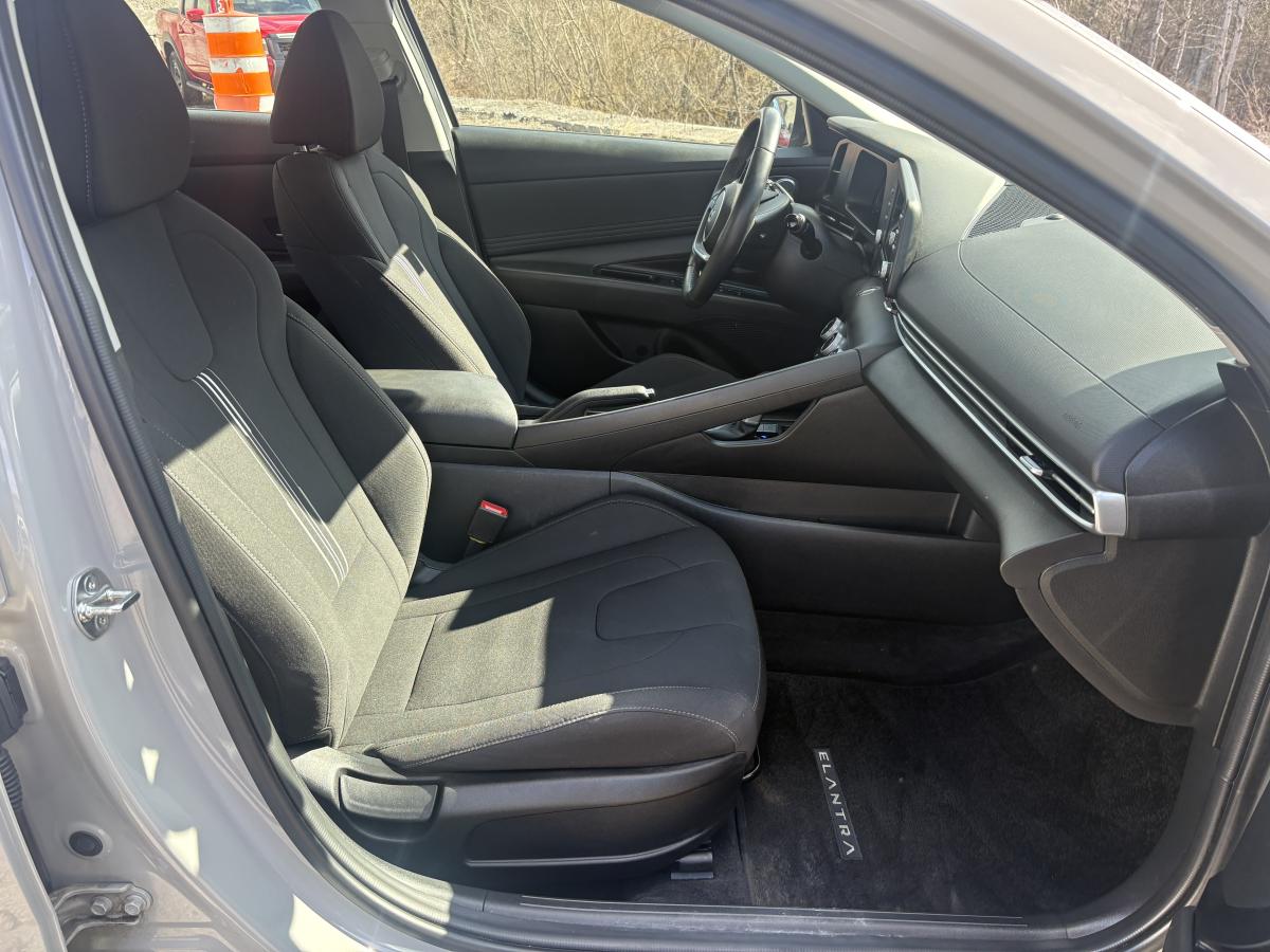 Hyundai Elantra 2024 Preferred BLUETOOTH CAMÉRA BAS KILOMÉTRAGE SIÈGES CHAUFFANT AVANT ET VOLANT CHAUFFANT – Image 36