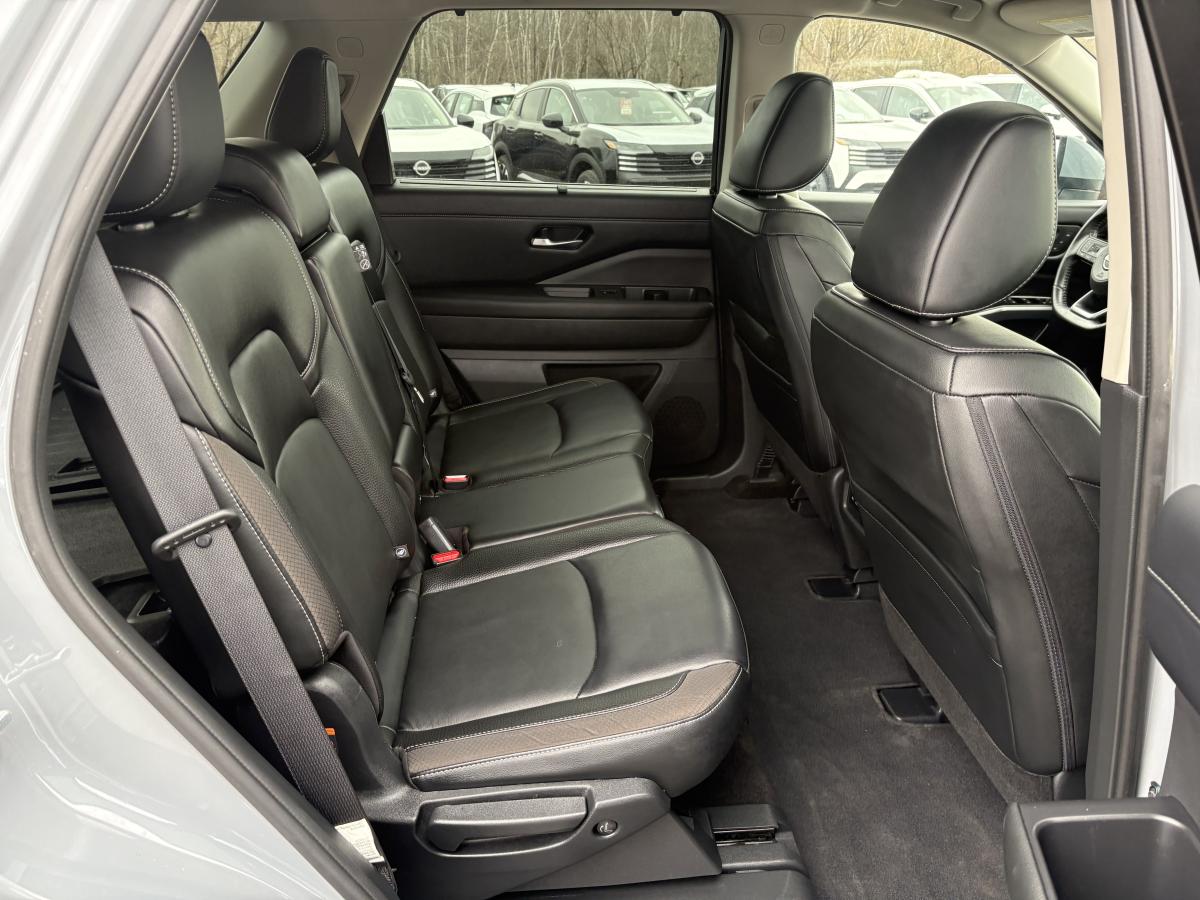 Nissan Pathfinder 2023 SL 4RM BLUETOOTH CUIR TOIT CAMÉRAS 360 GPS SIÈGES ET VOLANT CHAUFFANT 8 PASSAGERS – Image 38