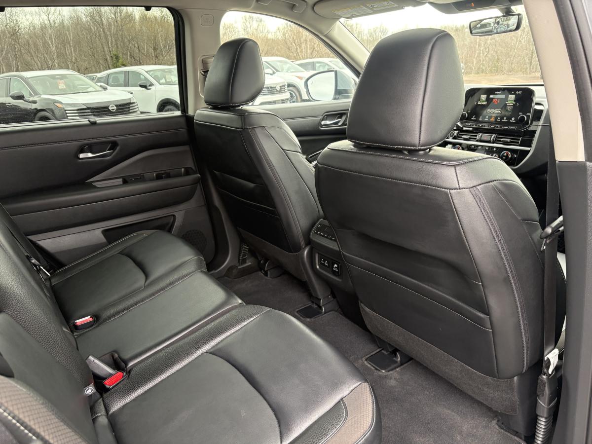 Nissan Pathfinder 2023 SL 4RM BLUETOOTH CUIR TOIT CAMÉRAS 360 GPS SIÈGES ET VOLANT CHAUFFANT 8 PASSAGERS – Image 39